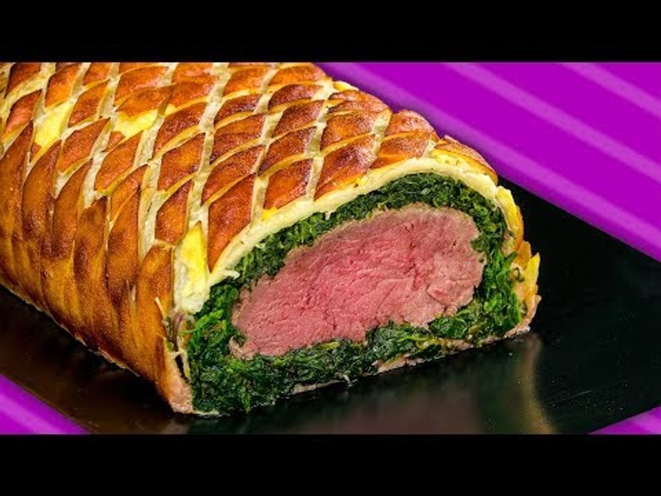 Un simple rôti du dimanche : le boeuf Wellington aux épinards et bacon est un palais de saveurs.