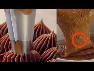 Pressez les fruits chauds à travers le tamis. Le résultat fondra dans votre bouche.