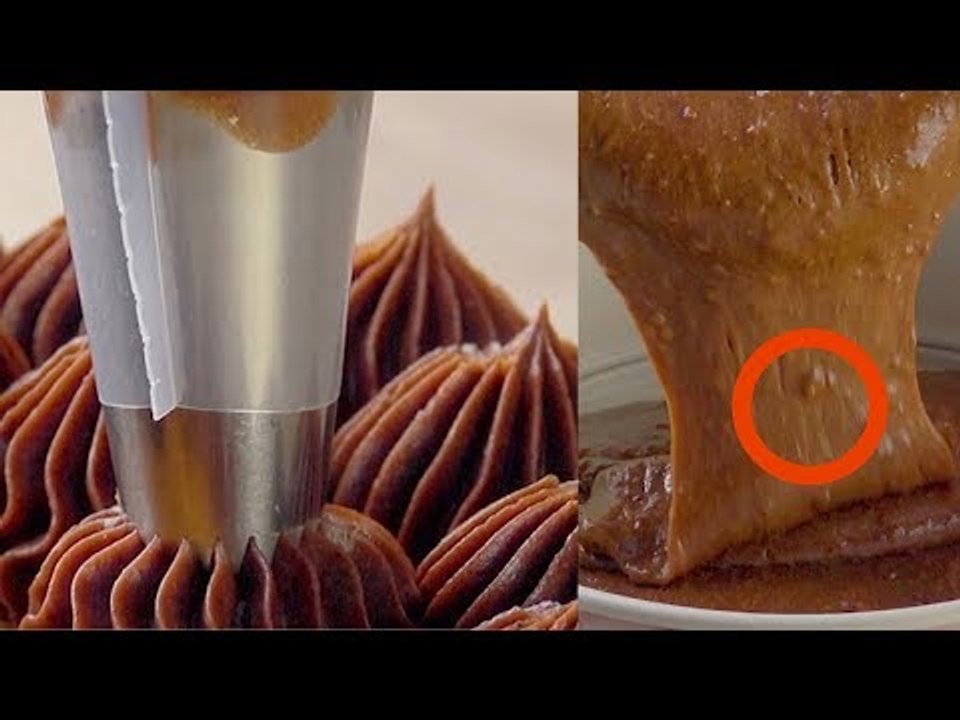 Pressez les fruits chauds à travers le tamis. Le résultat fondra dans votre bouche.