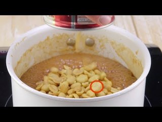 Versez des cacahuètes salées dans le mélange brun ! Sinon, il n'aura pas bon goût.