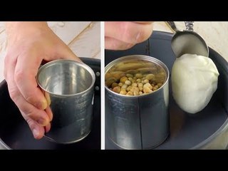 Placez une boîte de conserve vide dans la casserole. La surprise arrive à la fin.