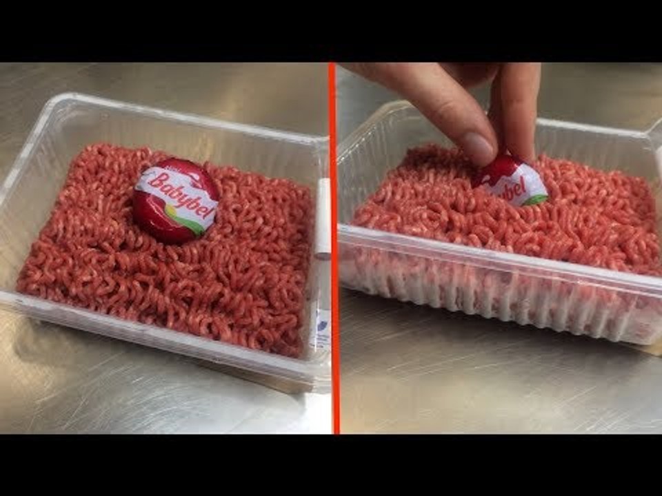 Il enroule de la viande hachée autour de cinq Babybels. Regardez ce qu'il fait après !