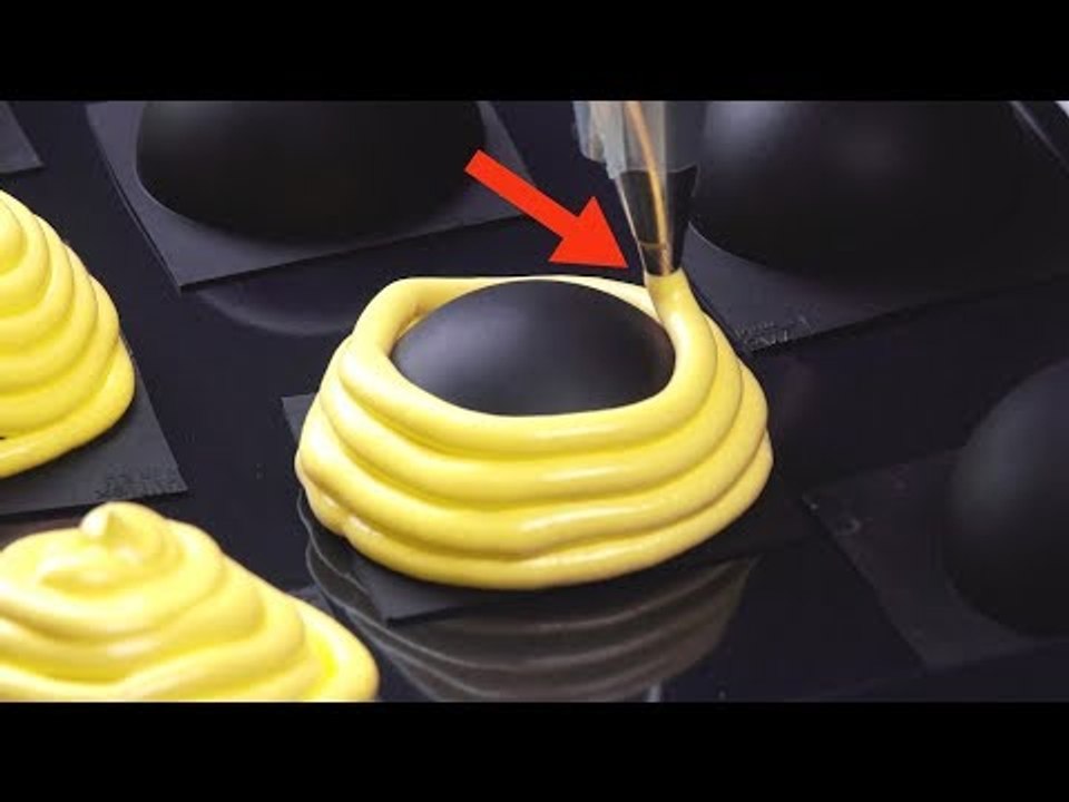 Ce qui arrive à la cuillère à 01:30... BOUM !