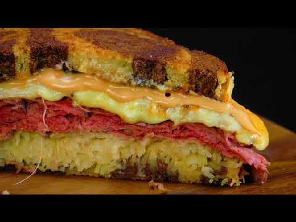 Pliez 4 morceaux de pâte pour former un roulé. Vous comprendrez mieux après !