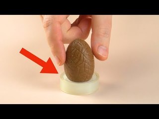 É por isto que você deveria colocar o ovo de chocolate no rolo de fita adesiva. Que loucura!