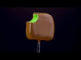 Mantenha longe do alcance de crianças: Picolé de chocolate e menta