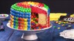 Este bolo surpresa com recheio colorido é a receita para diversão em qualquer festa!