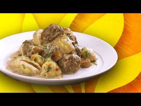 Macarrão com almôndegas em um molho de lamber os dedos