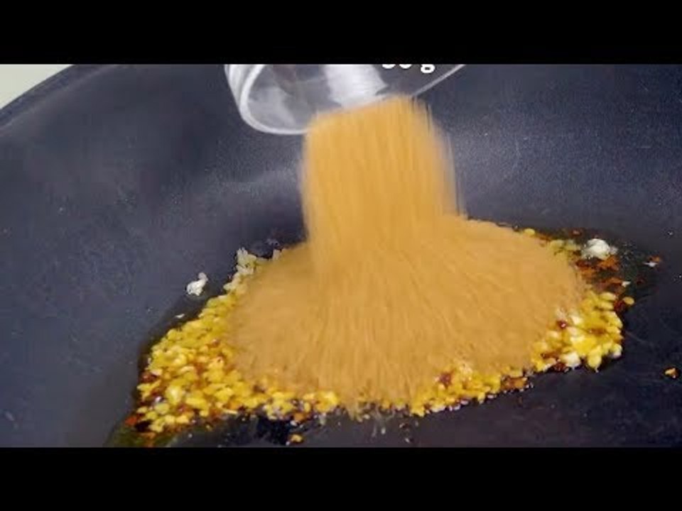 A princípio parece uma massa normal, mas depois chega o frango.