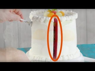 Corte esta torta e as pessoas cairão para trás de...