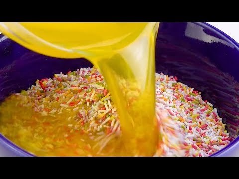 Receita para cheesecake de arco-íris resulta em duas tortas.