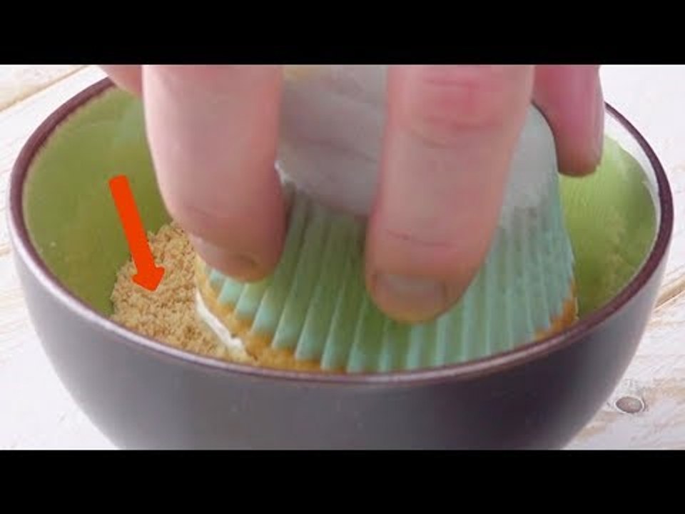 Mergulhe o cupcake "de cabeça" na massa. Você não vai acreditar!