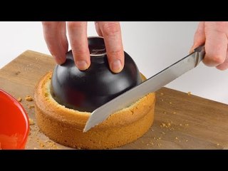 Pressione um pote em cima do bolo. Depois, pegue uma faca. Genial!