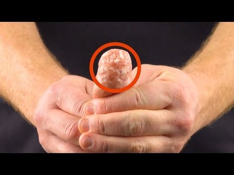 O que acontece com esta salsicha vai te fazer cair para trás 13 vezes. Incrível!