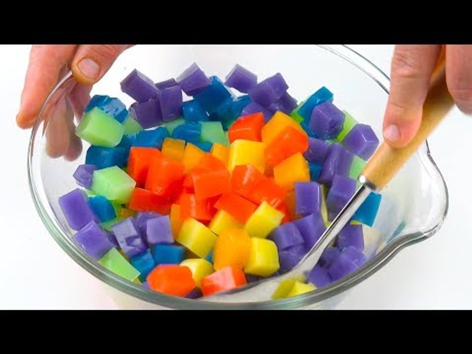 Ferva ursinhos de goma com água e iogurte. O resultado final é maravilhoso!
