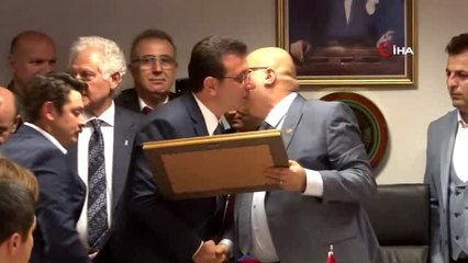 Ekrem İmamoğlu, Billboard'lardan teşekkür edip tatile gitti