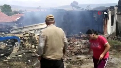 Köy muhtarının evi yandı