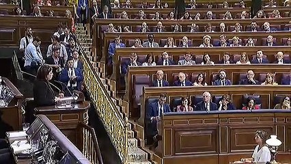 Lastra reprocha a Iglesias su abstención y éste responde desde su escaño: "¡Qué poca vergüenza!"