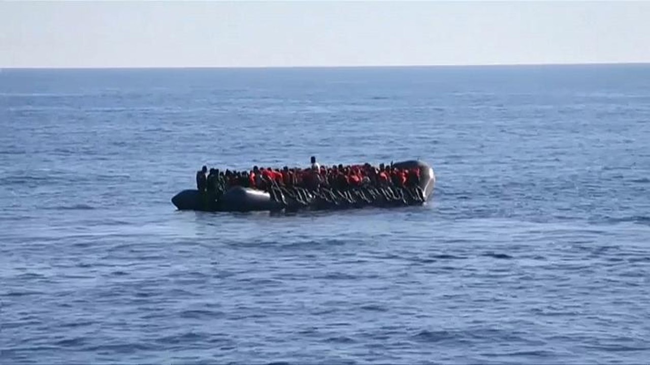 Mehr als 100 Tote befürchtet: Flüchtlingsboot gesunken