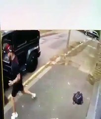 Mesut Özil'e bıçaklı saldırı girişimi