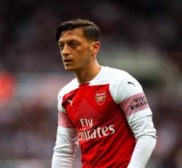 Mesut Özil'e Londra'da saldırı girişimi