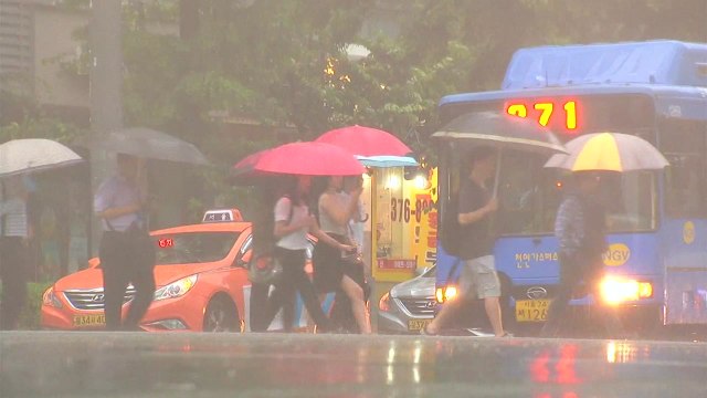 [날씨] 출근길 중부 호우특보...모레까지 300mm↑ / YTN