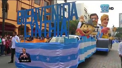 Desfice cívico estudiantil recorrió calles de Guayaquil