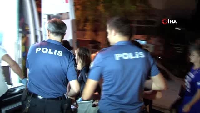 Evinde rahatsızlanan 84 yaşındaki yaşlı kadını itfaiye ekipleri kurtardı