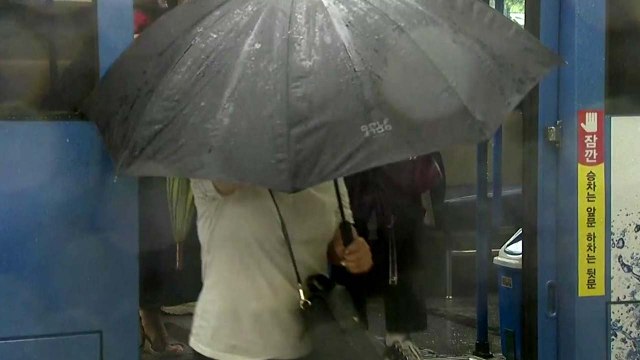 [날씨] 호우특보 충남도 확대...모레까지 중부 300mm 폭우 / YTN