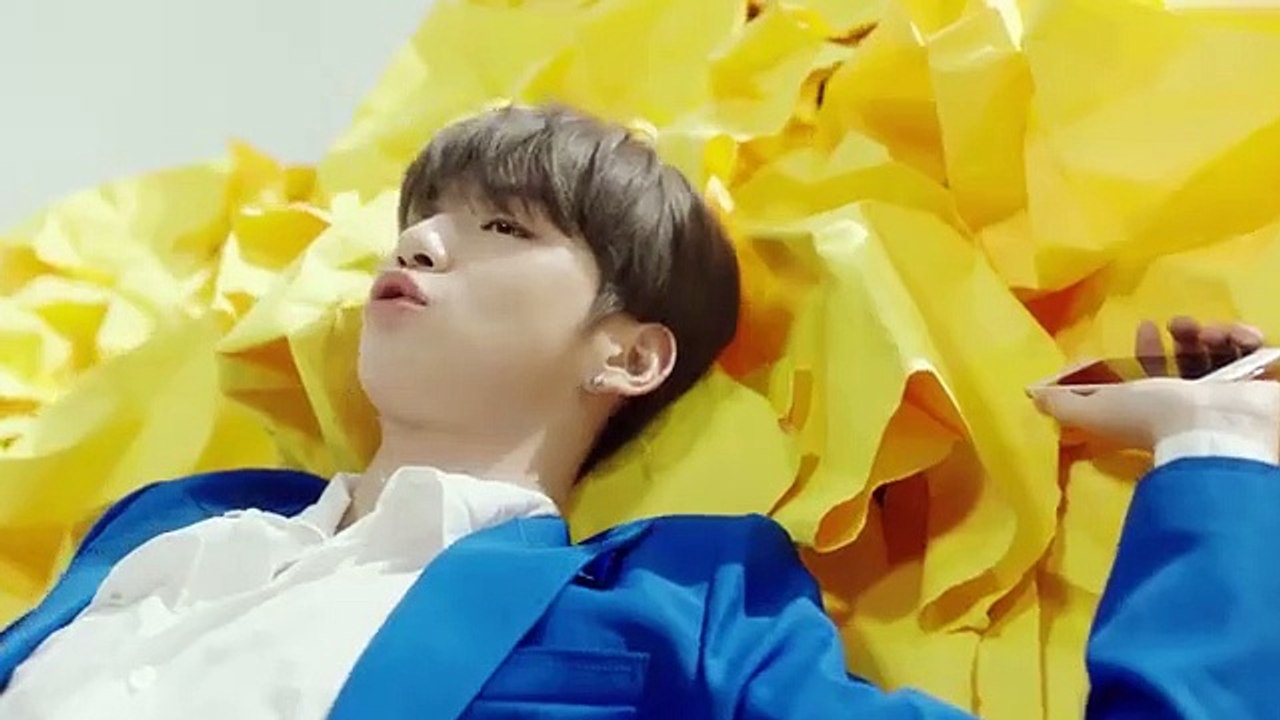 강다니엘(KANG DANIEL) - 뭐해(What are you up to) M-V