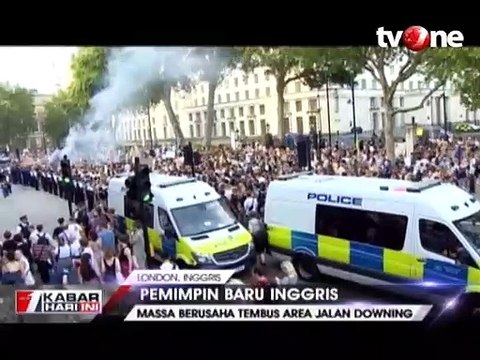 Ribuan Orang Memprotes PM Inggris, Boris Johnson