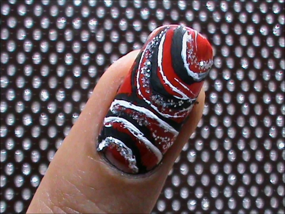 Cropped Glitter Circles ● Beginners Nail designs