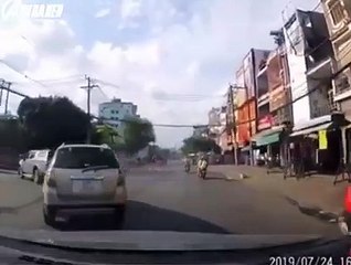 Đang điều khiển xe thì vợ gọi & cái kết