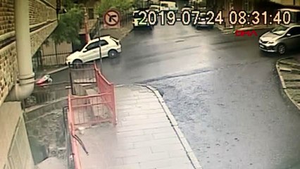 İSTANBUL- KAĞITHANE'DE KAMYON DEHŞETİ KAMERADA