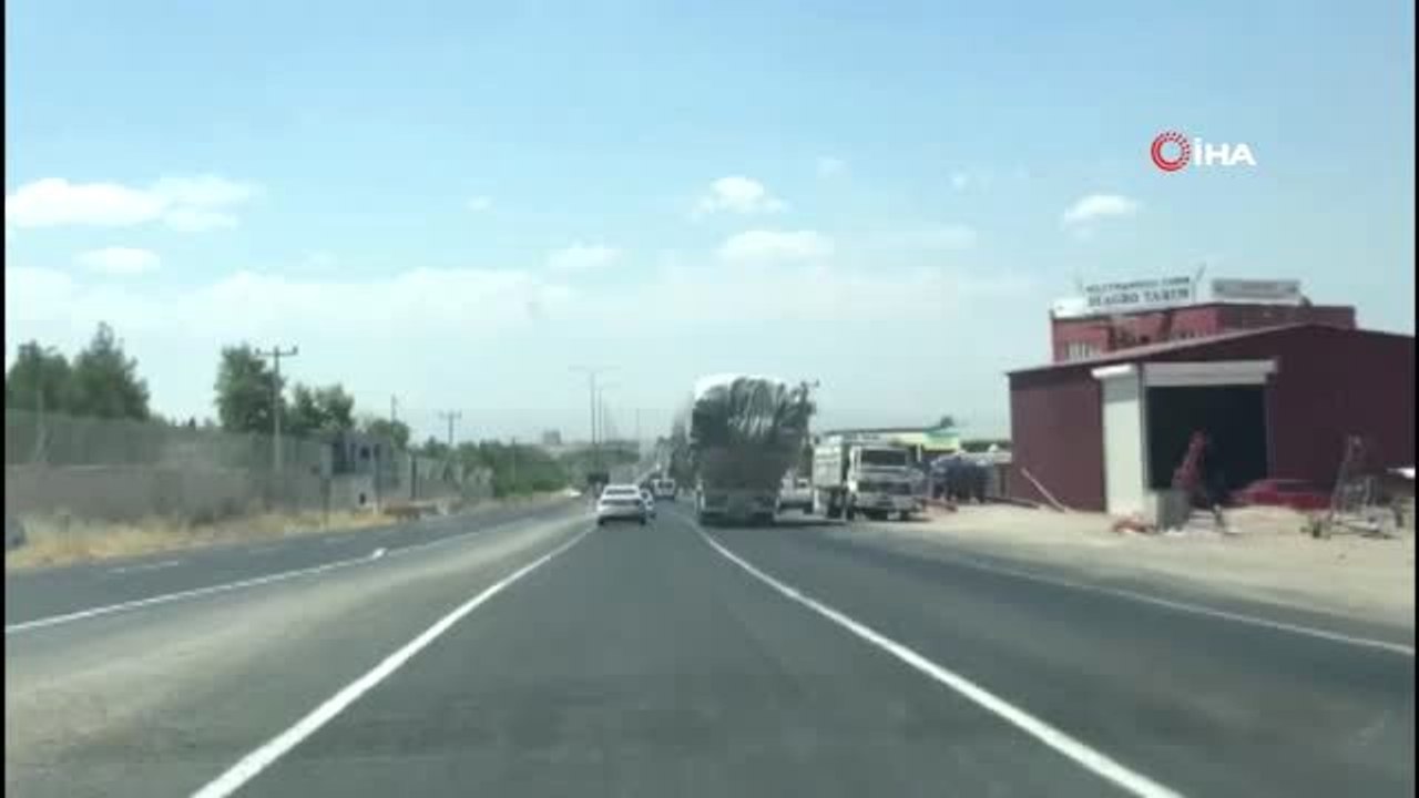 Kapasitelerinin üstünde yük taşıyan kamyonların tehlikeli yolculuğu kamerada