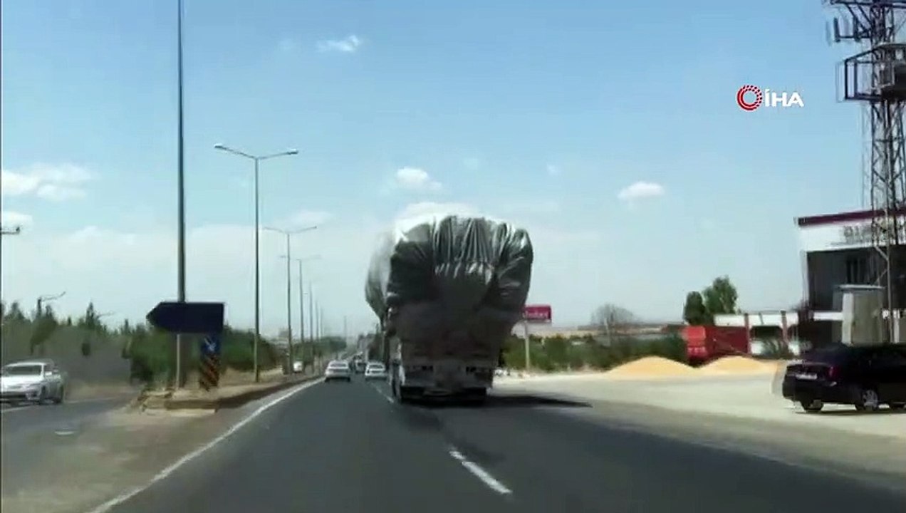Kapasitelerinin üstünde yük taşıyan kamyonların tehlikeli yolculuğu kamerada
