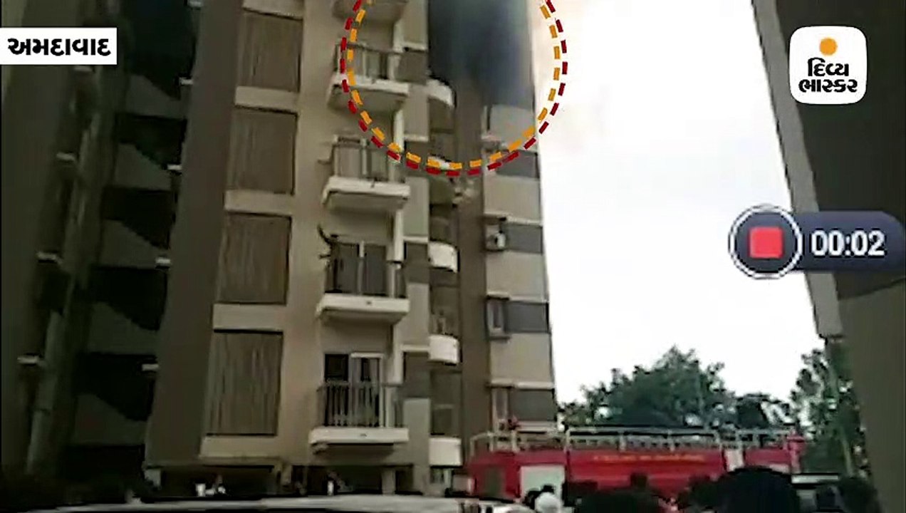 અમદાવાદના ગણેશ જીનેસિસ ફ્લેટના 6ઠ્ઠા માળે લાગેલ...