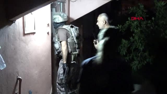 YABANCI TERÖR ŞÜPHELİLERİNE KİMLİK VE PASAPORT ÇIKARANLARA OPERASYON