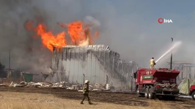 Palet fabrikası alev alev yanıyor