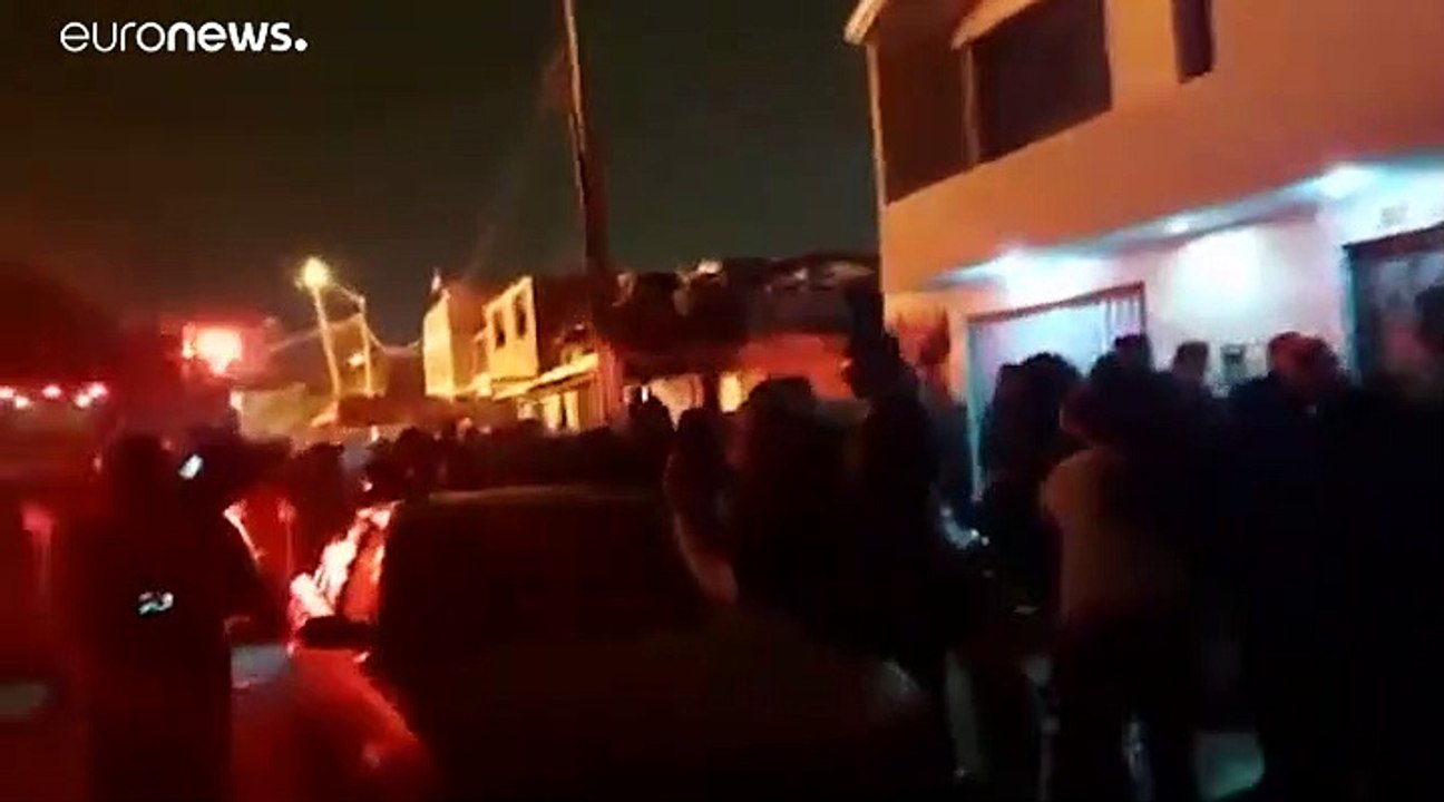 شاهد: نيران حريق ضخم في بيرو تلتهم نحو 200 منزل