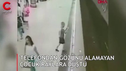 Telefondan gözünü alamayan çocuk raylara düştü