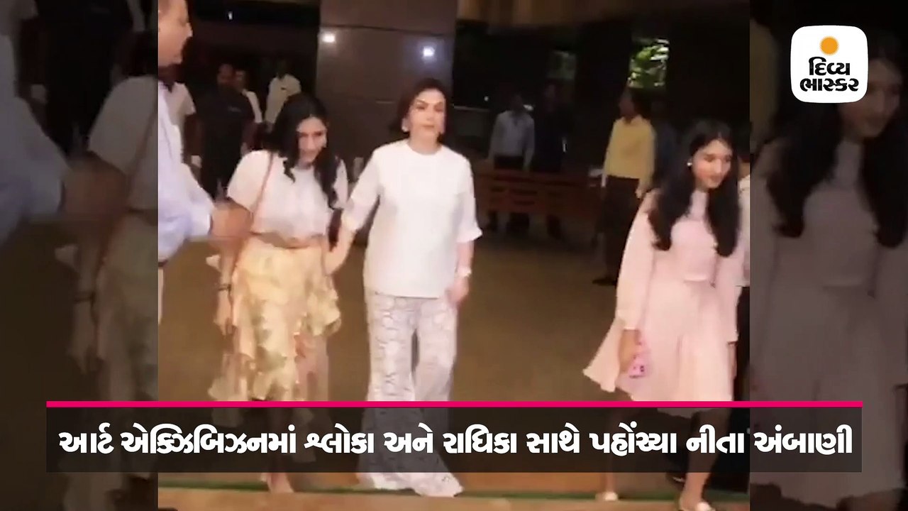 પુત્રવધુ અને થનારી પુત્રવધુ સાથે એક્ઝિબિશનમાં પ...
