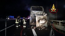 Rimini - Bus turistico in fiamme su A14 (26.07.19)