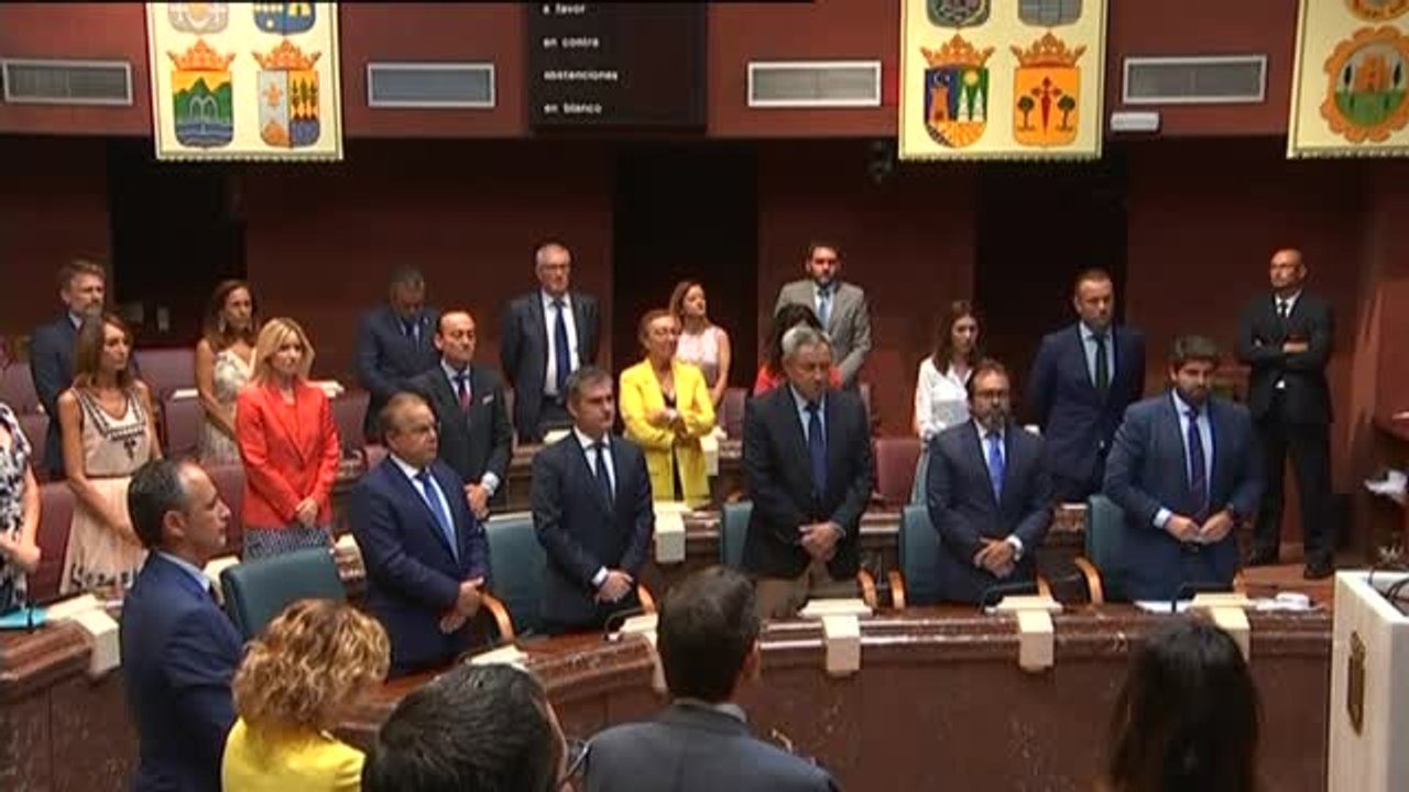 Minuto silencio por el parricidio de Beniel en la Asamblea Regional de Murcia