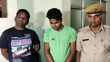 VIDEO : आधी रात को चलती कैब में युवती ने काटी युवक की जीभ, जानिए वजह