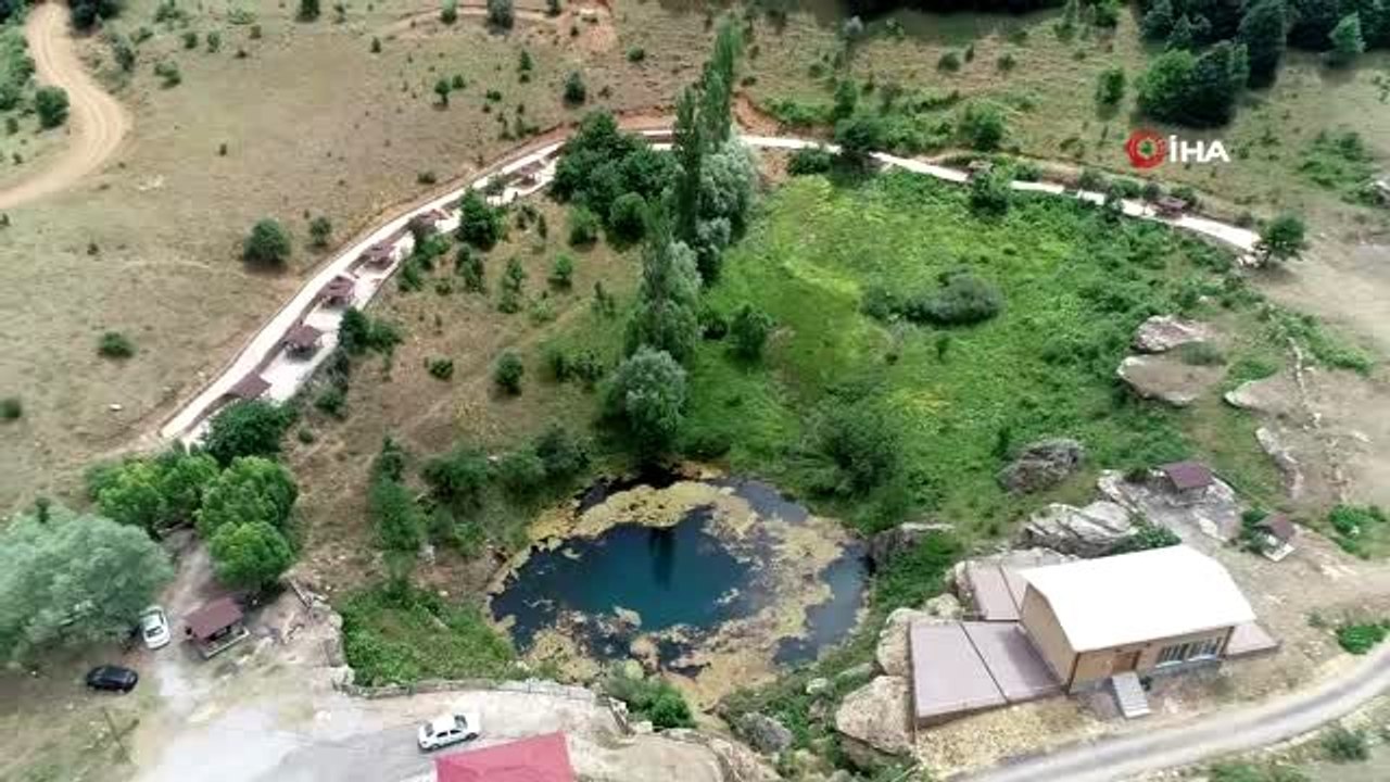 Türkiye'nin bilinen dört dipsiz gölünden biri...Sivas'ta bulunan 'Dipsiz Göl' havadan görüntülendi