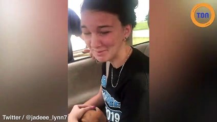 Ce papa surprend sa fille en  lui offrant un petit cochon !