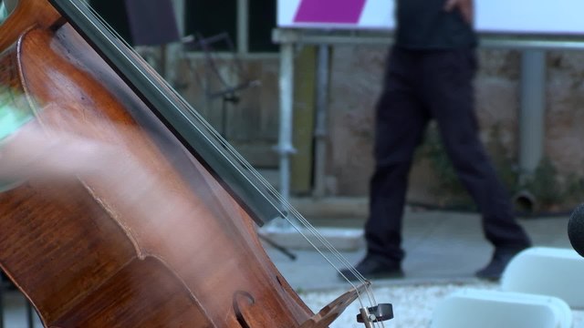 Bernd Alois Zimmermann : Quatre Etudes brèves pour violoncelle seul (Eva Böcker)