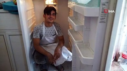 Fırın çalışanları serinlemek için buzdolabına giriyor