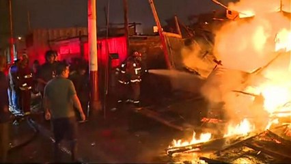 Un gran incendio arrasa 200 casas en Lima